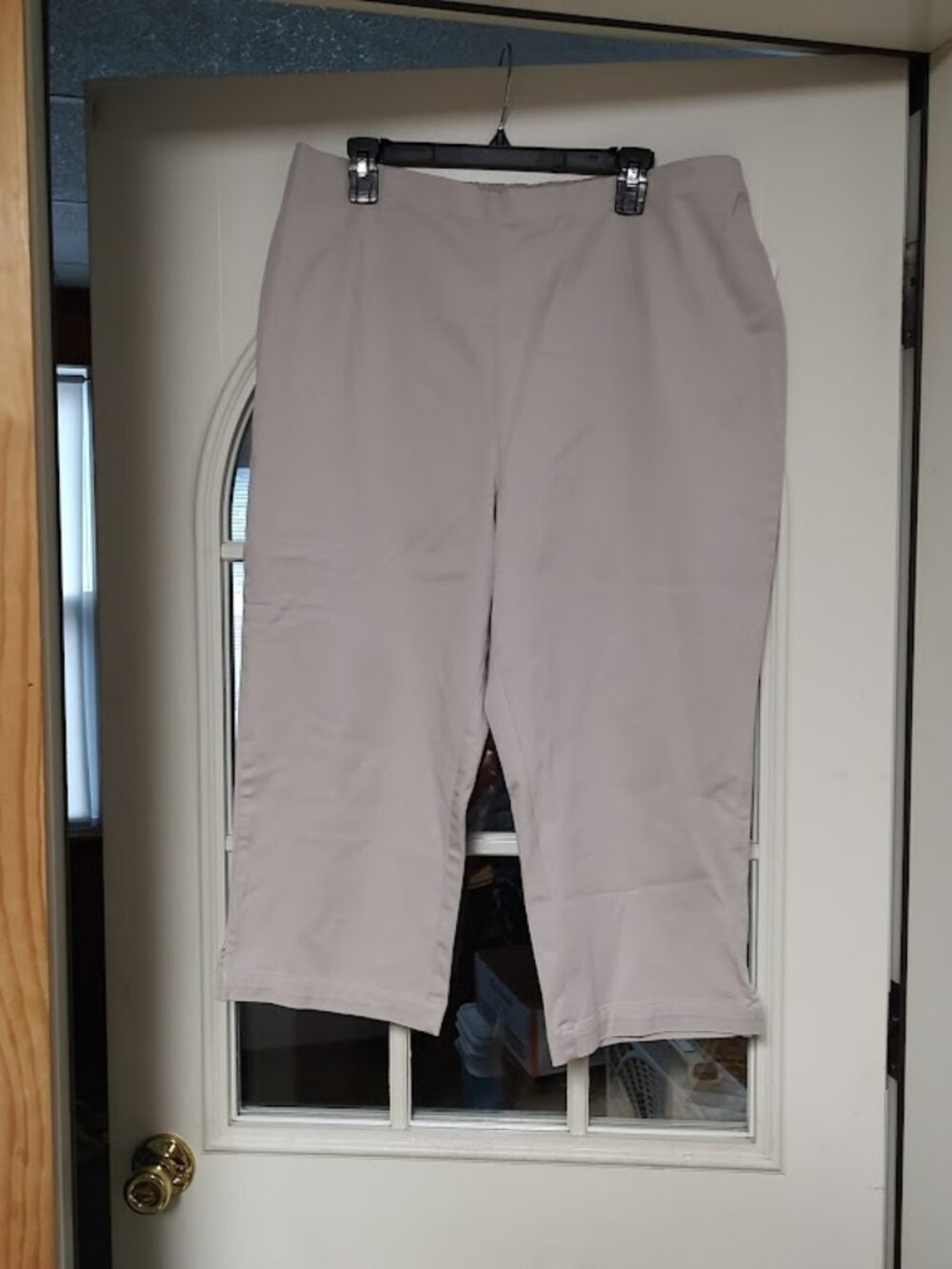 New Chic Light Beige Pull On Stretch Capri Size Women's 1X